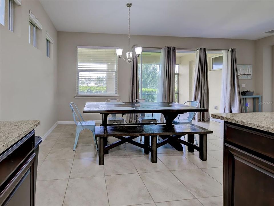 En Venta: $400,000 (4 camas, 3 baños, 2422 Pies cuadrados)
