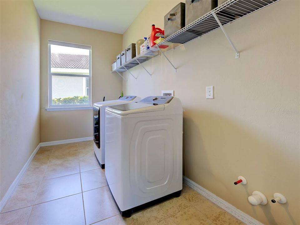 En Venta: $400,000 (4 camas, 3 baños, 2422 Pies cuadrados)