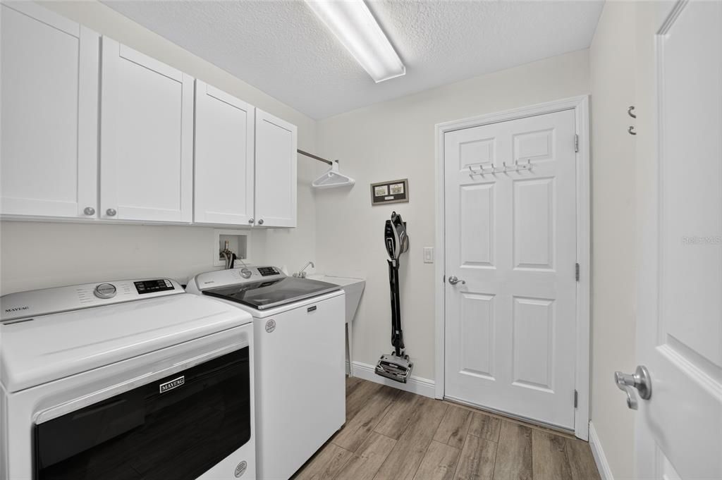 For Sale: $415,000 (3 beds, 2 baths, 1685 Square Feet)
