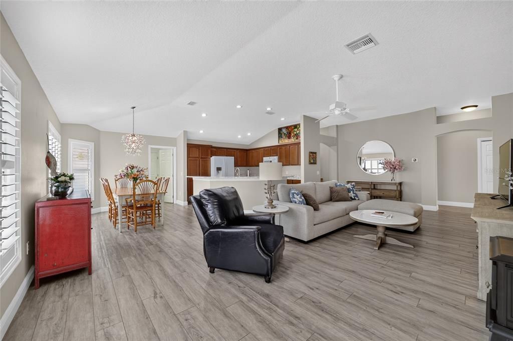 For Sale: $415,000 (3 beds, 2 baths, 1685 Square Feet)