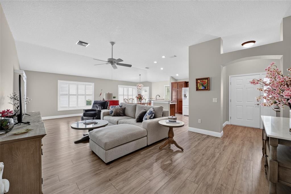 For Sale: $415,000 (3 beds, 2 baths, 1685 Square Feet)