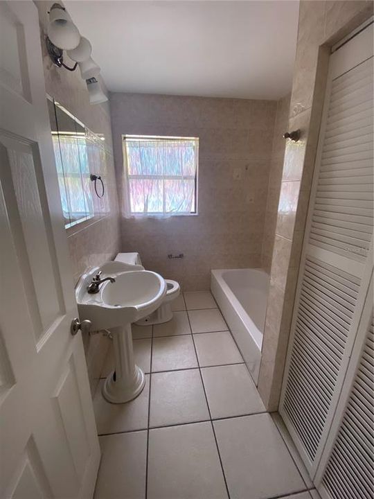 В аренду: $2,100 (3 спален, 1 ванн, 1059 Квадратных фут)