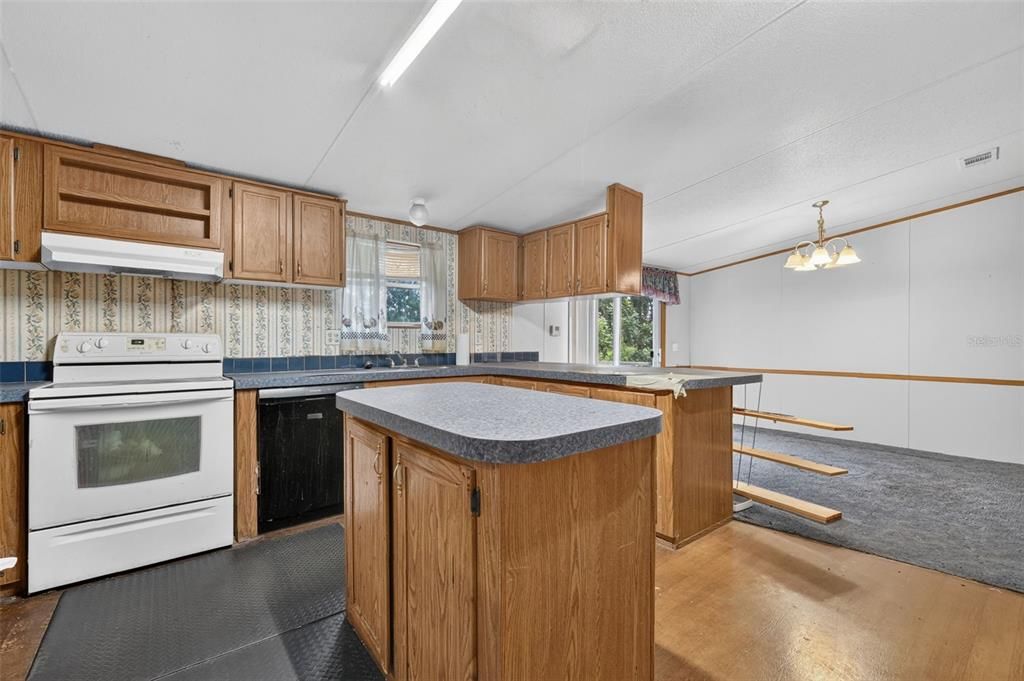 En Venta: $435,000 (5 camas, 3 baños, 2280 Pies cuadrados)