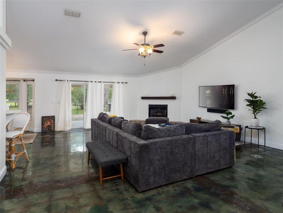 For Sale: $3,600,000 (3 beds, 2 baths, 3090 Square Feet)