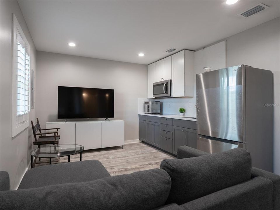 For Sale: $3,600,000 (3 beds, 2 baths, 3090 Square Feet)