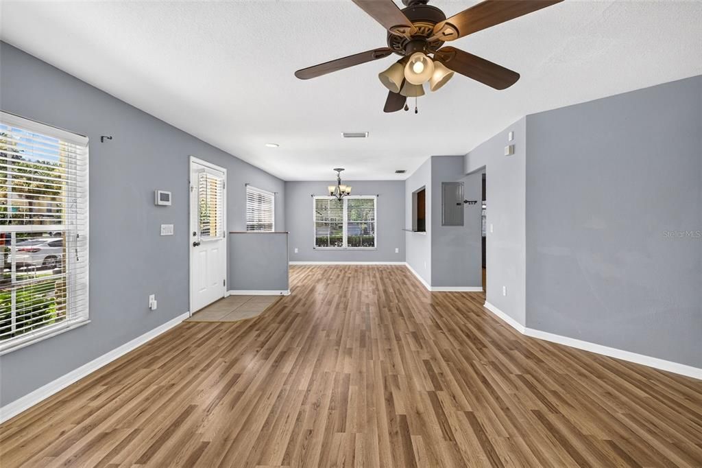 For Sale: $194,900 (3 beds, 2 baths, 1363 Square Feet)
