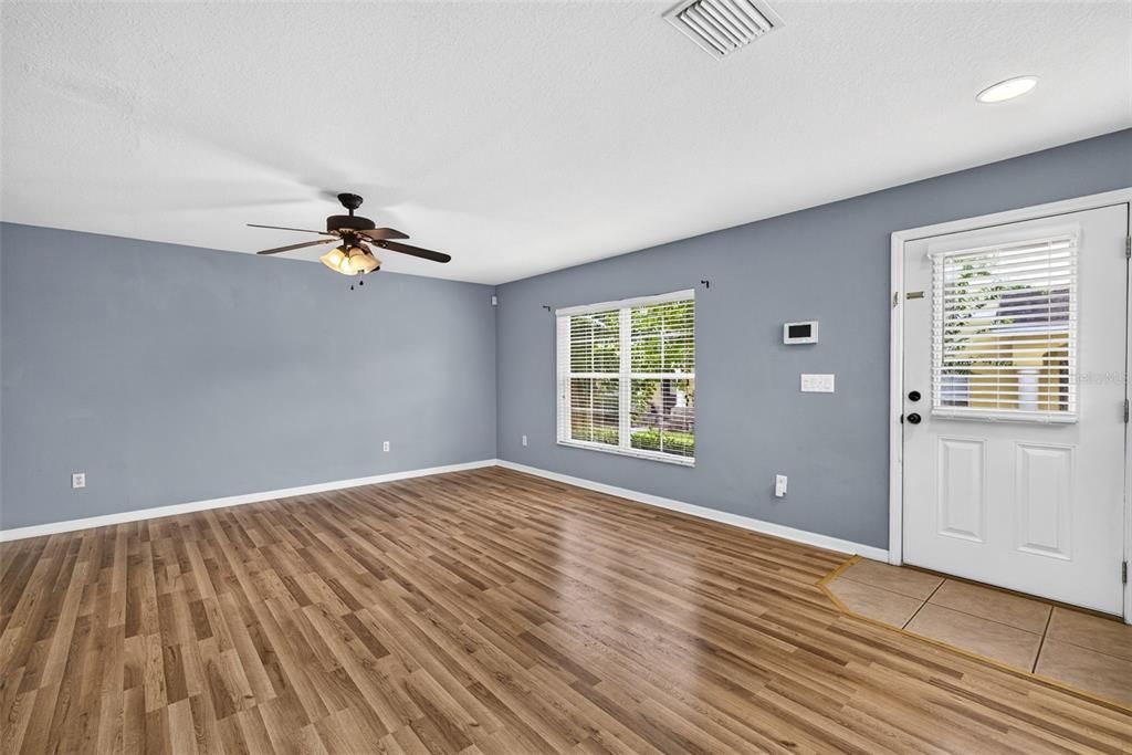 For Sale: $194,900 (3 beds, 2 baths, 1363 Square Feet)
