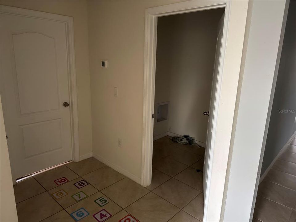 En Venta: $265,000 (4 camas, 2 baños, 1828 Pies cuadrados)