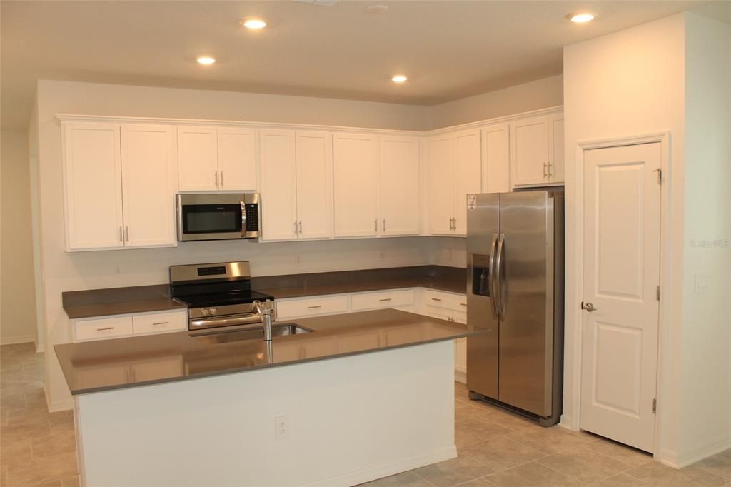 En Renta: $2,495 (3 camas, 2 baños, 2132 Pies cuadrados)