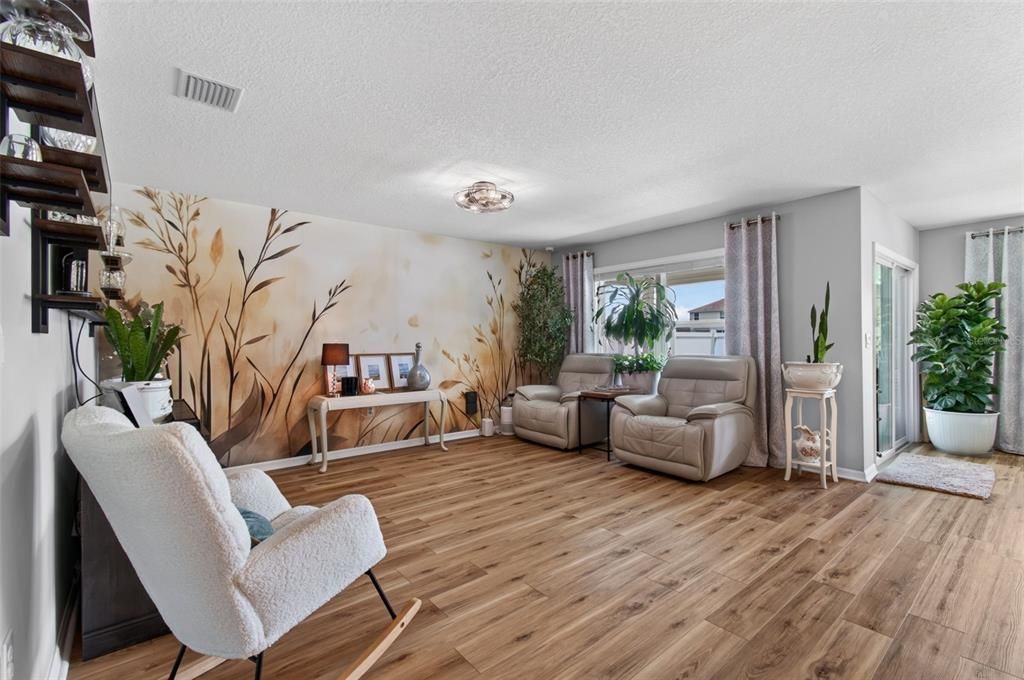For Sale: $335,000 (3 beds, 2 baths, 1619 Square Feet)