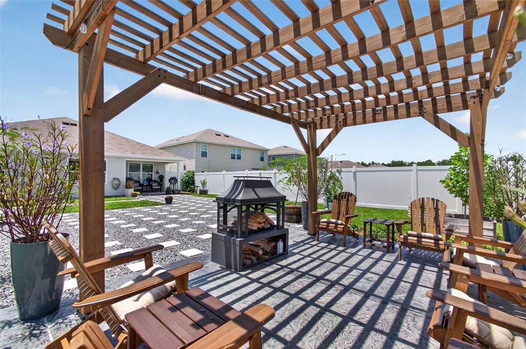 For Sale: $335,000 (3 beds, 2 baths, 1619 Square Feet)