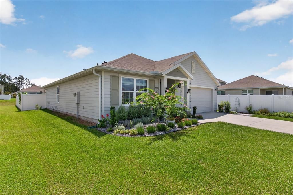For Sale: $335,000 (3 beds, 2 baths, 1619 Square Feet)