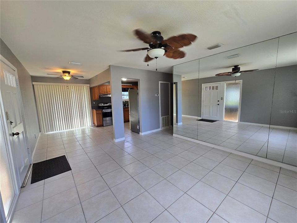 For Sale: $225,000 (3 beds, 1 baths, 988 Square Feet)