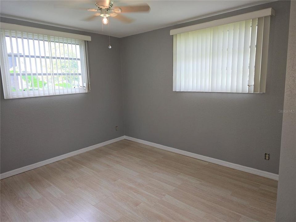 For Sale: $225,000 (3 beds, 1 baths, 988 Square Feet)