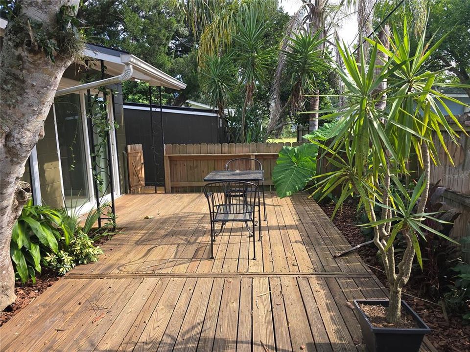 For Sale: $225,000 (3 beds, 1 baths, 988 Square Feet)