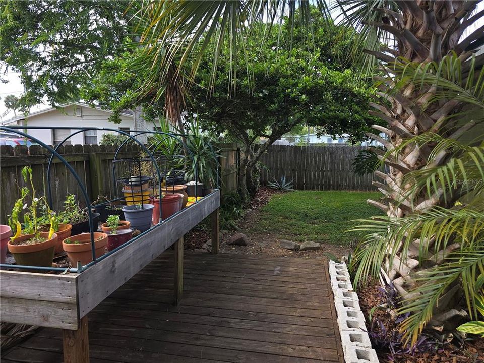 For Sale: $225,000 (3 beds, 1 baths, 988 Square Feet)