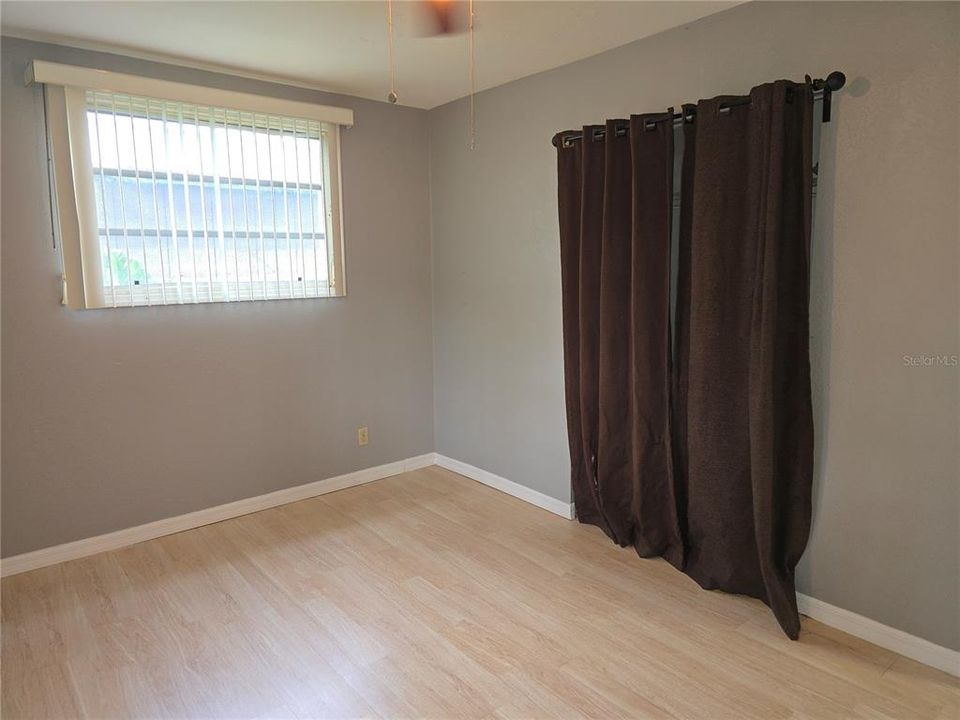 For Sale: $225,000 (3 beds, 1 baths, 988 Square Feet)