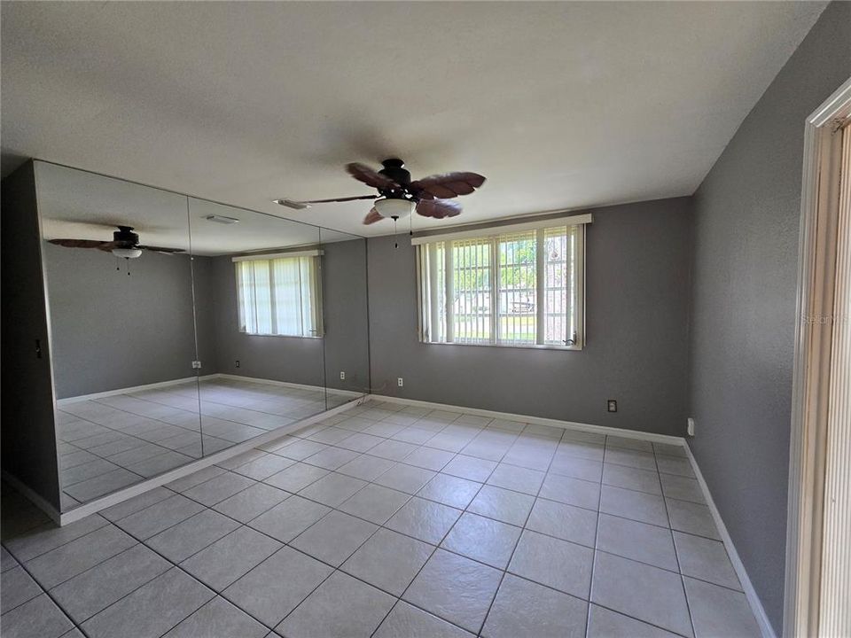 For Sale: $225,000 (3 beds, 1 baths, 988 Square Feet)