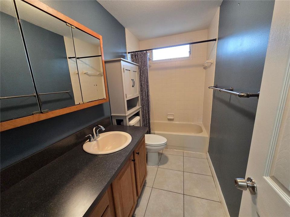 For Sale: $225,000 (3 beds, 1 baths, 988 Square Feet)