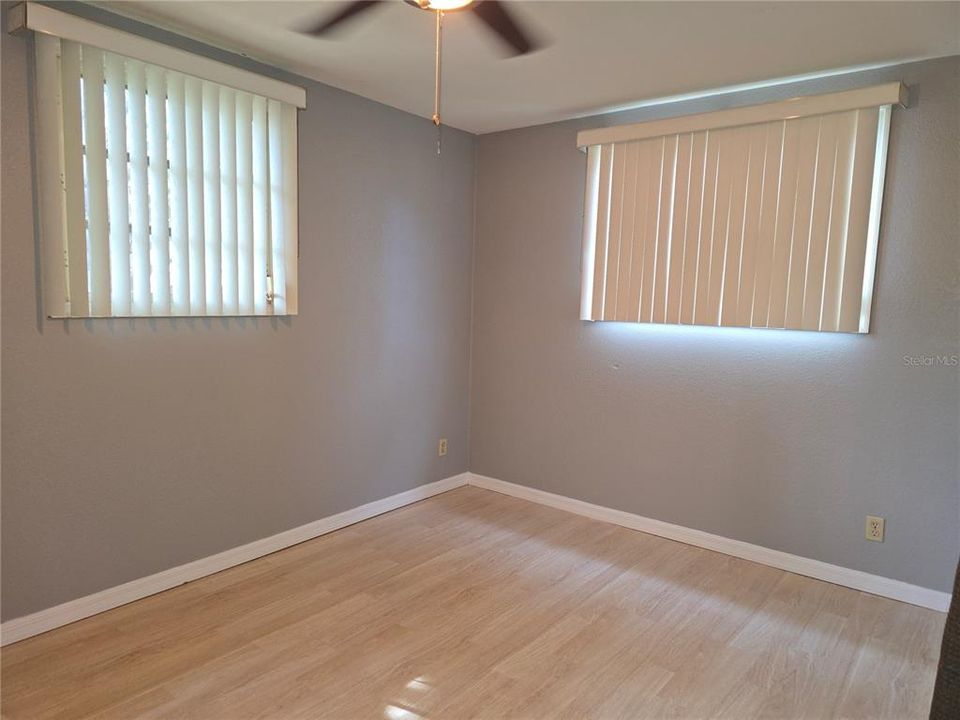 For Sale: $225,000 (3 beds, 1 baths, 988 Square Feet)