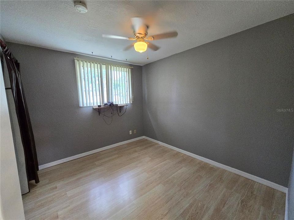 For Sale: $225,000 (3 beds, 1 baths, 988 Square Feet)