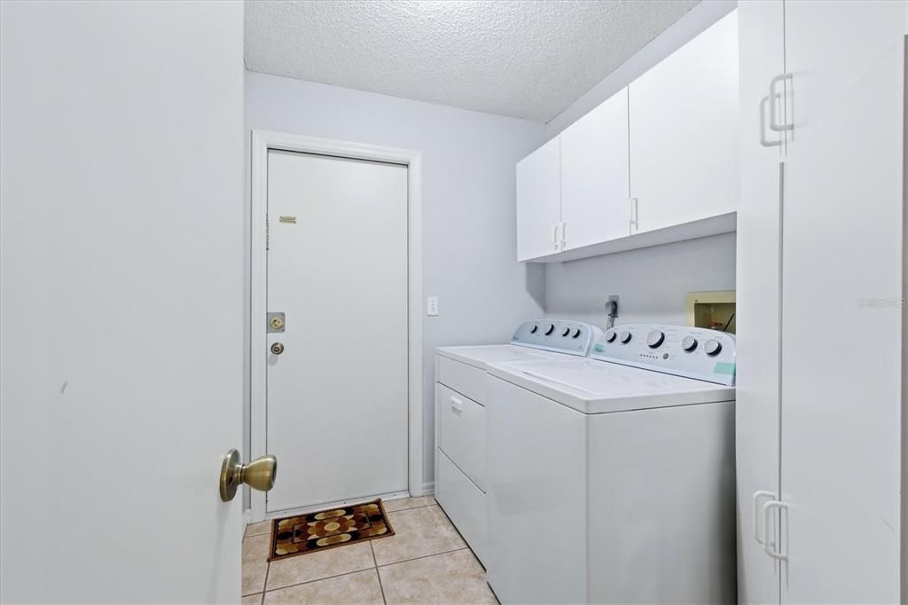 For Sale: $379,000 (3 beds, 2 baths, 1295 Square Feet)