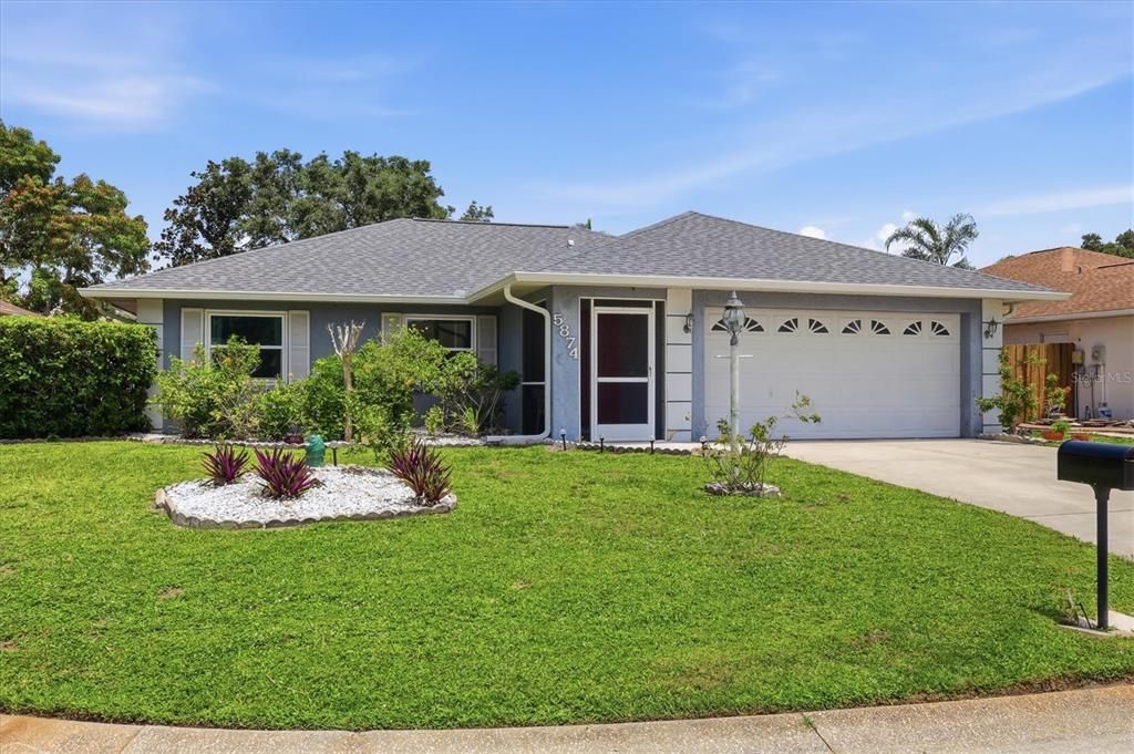 For Sale: $379,000 (3 beds, 2 baths, 1295 Square Feet)