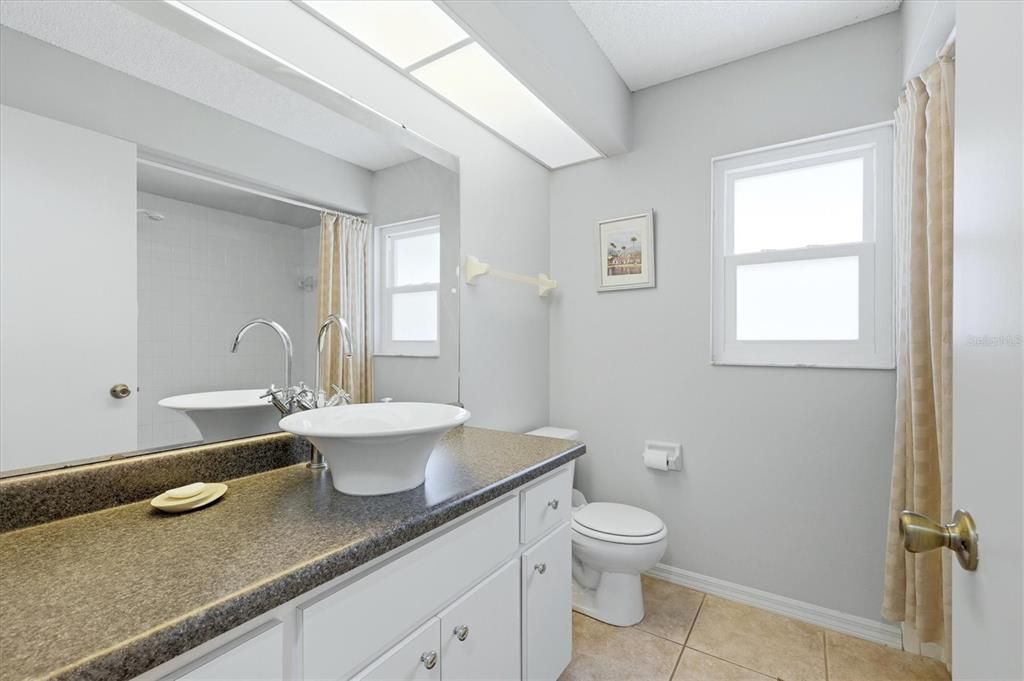 For Sale: $379,000 (3 beds, 2 baths, 1295 Square Feet)