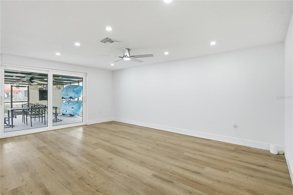 На продажу: $349,900 (3 спален, 2 ванн, 1614 Квадратных фут)