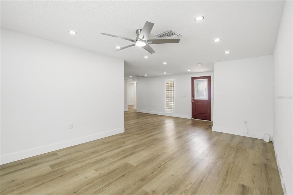 На продажу: $349,900 (3 спален, 2 ванн, 1614 Квадратных фут)