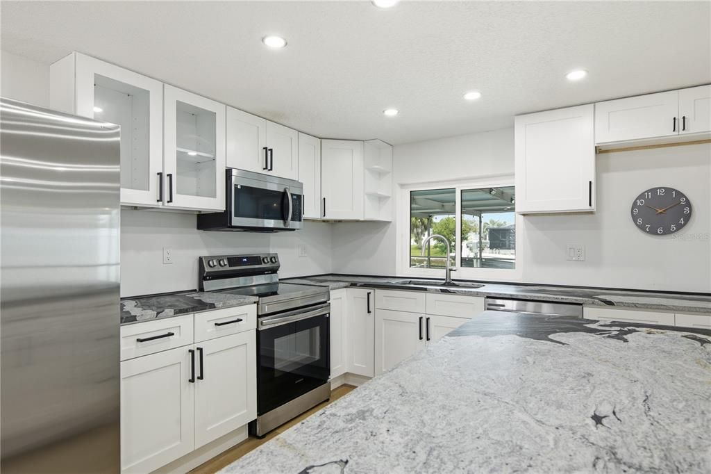 На продажу: $349,900 (3 спален, 2 ванн, 1614 Квадратных фут)