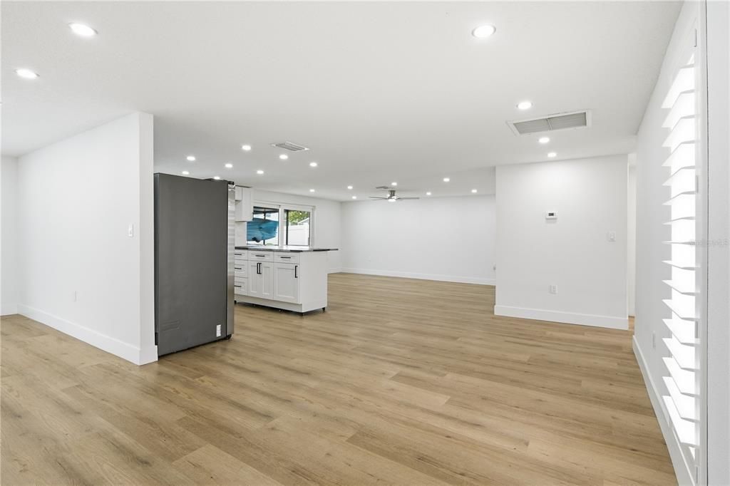 На продажу: $349,900 (3 спален, 2 ванн, 1614 Квадратных фут)