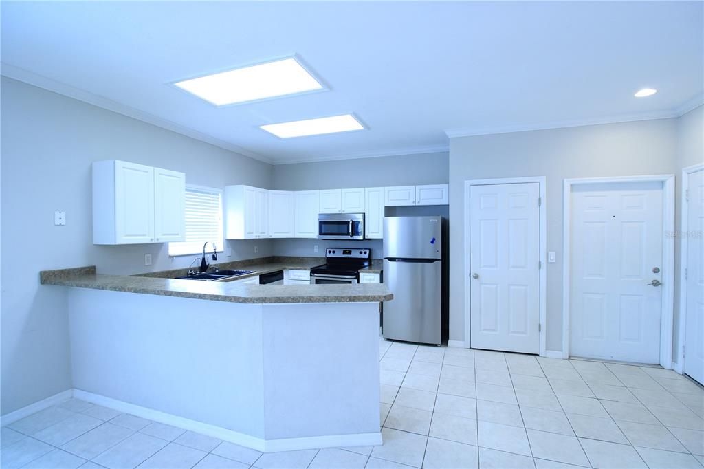 For Rent: $2,150 (3 beds, 2 baths, 1352 Square Feet)