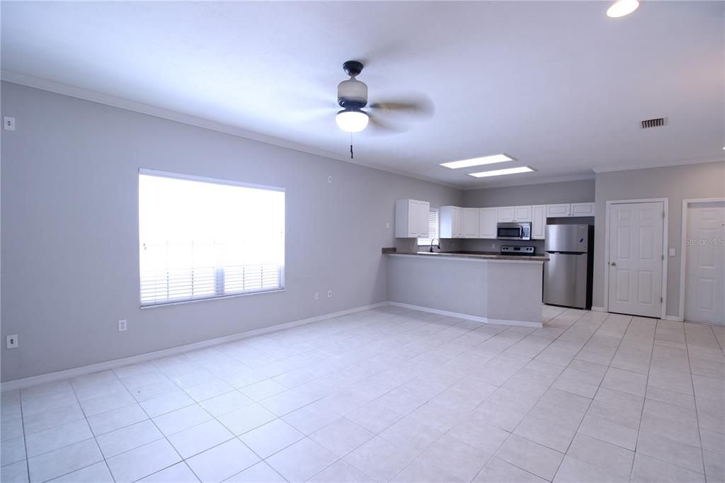 For Rent: $2,150 (3 beds, 2 baths, 1352 Square Feet)