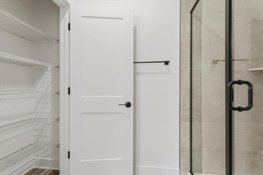 На продажу: $355,900 (4 спален, 2 ванн, 1635 Квадратных фут)