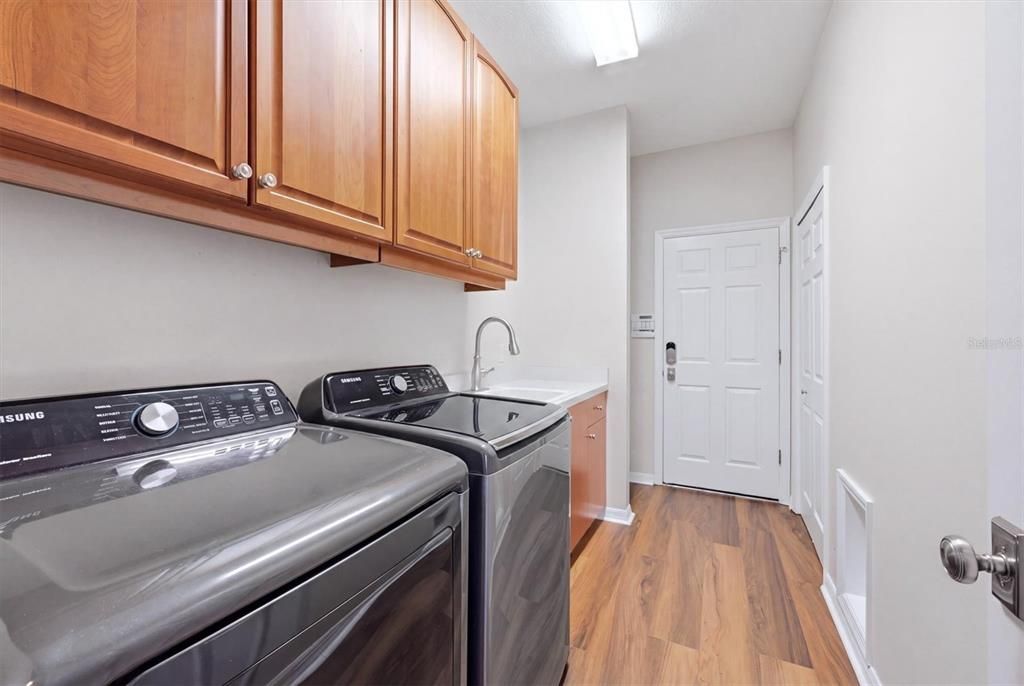 En Venta: $995,000 (5 camas, 4 baños, 3522 Pies cuadrados)