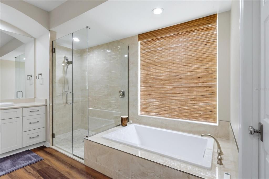 En Venta: $995,000 (5 camas, 4 baños, 3522 Pies cuadrados)
