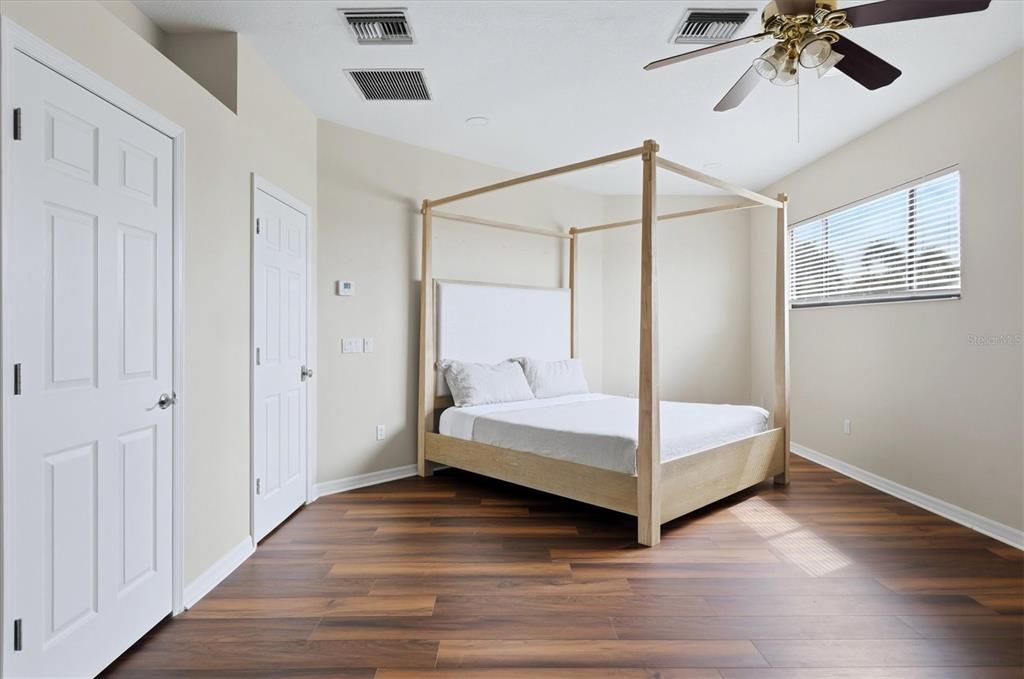 En Venta: $995,000 (5 camas, 4 baños, 3522 Pies cuadrados)
