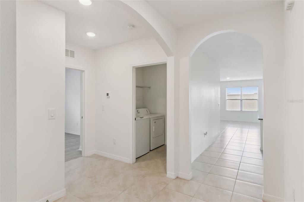 На продажу: $375,000 (4 спален, 2 ванн, 1828 Квадратных фут)