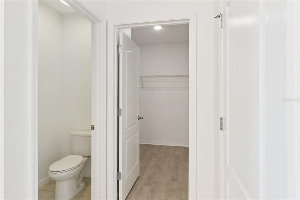 На продажу: $375,000 (4 спален, 2 ванн, 1828 Квадратных фут)