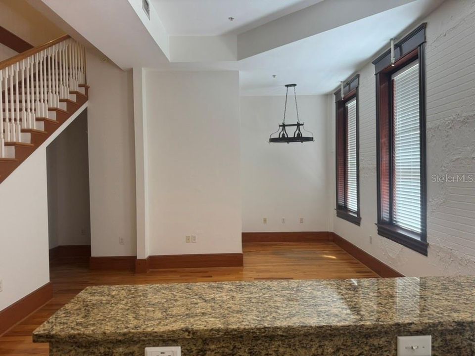 На продажу: $449,500 (2 спален, 2 ванн, 1303 Квадратных фут)