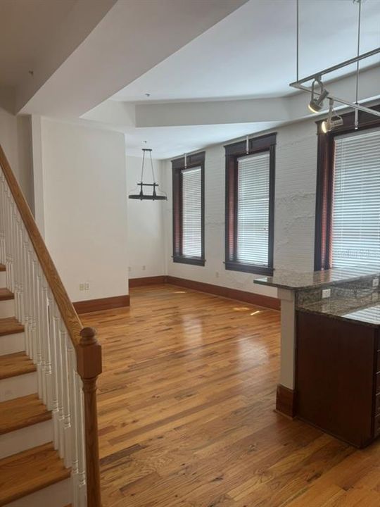 На продажу: $449,500 (2 спален, 2 ванн, 1303 Квадратных фут)