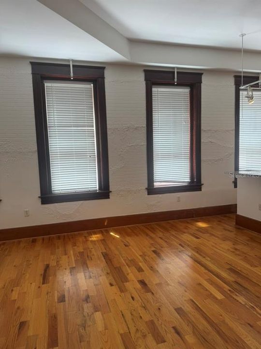 На продажу: $449,500 (2 спален, 2 ванн, 1303 Квадратных фут)