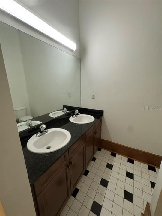 На продажу: $449,500 (2 спален, 2 ванн, 1303 Квадратных фут)