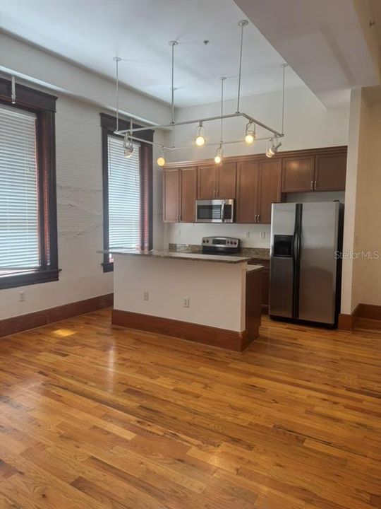 На продажу: $449,500 (2 спален, 2 ванн, 1303 Квадратных фут)