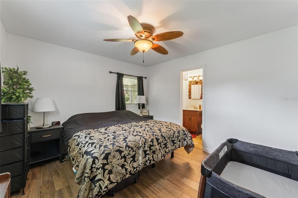 Activo con contrato: $369,000 (3 camas, 2 baños, 1092 Pies cuadrados)