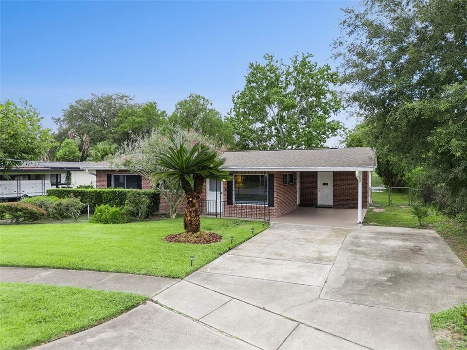 Activo con contrato: $369,000 (3 camas, 2 baños, 1092 Pies cuadrados)