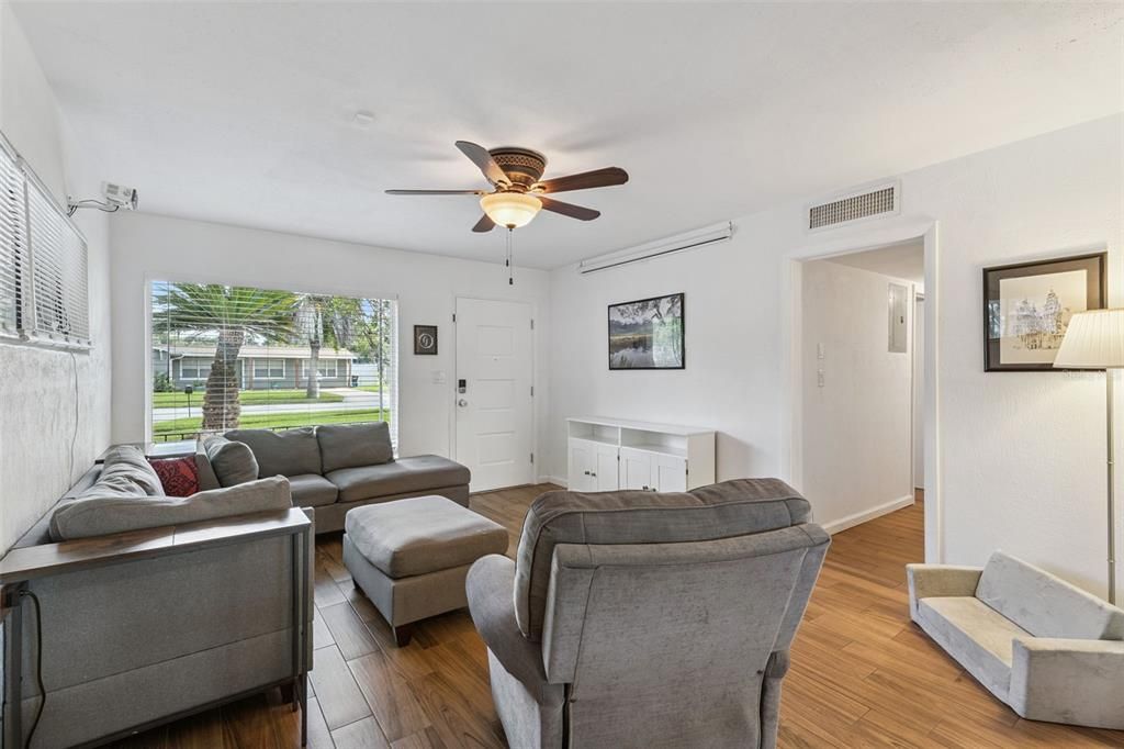 Activo con contrato: $369,000 (3 camas, 2 baños, 1092 Pies cuadrados)