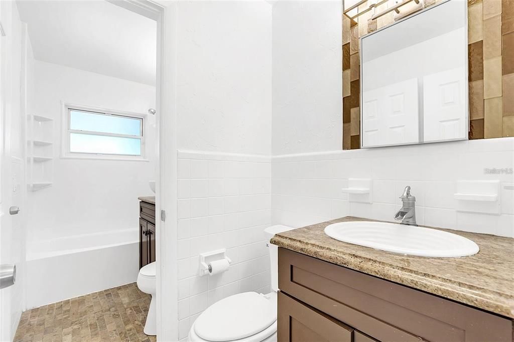 Activo con contrato: $369,000 (3 camas, 2 baños, 1092 Pies cuadrados)