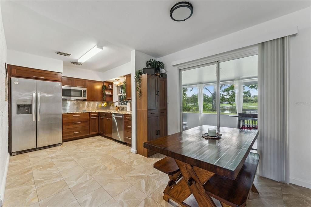 Activo con contrato: $369,000 (3 camas, 2 baños, 1092 Pies cuadrados)